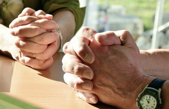 folder hands in prayer
